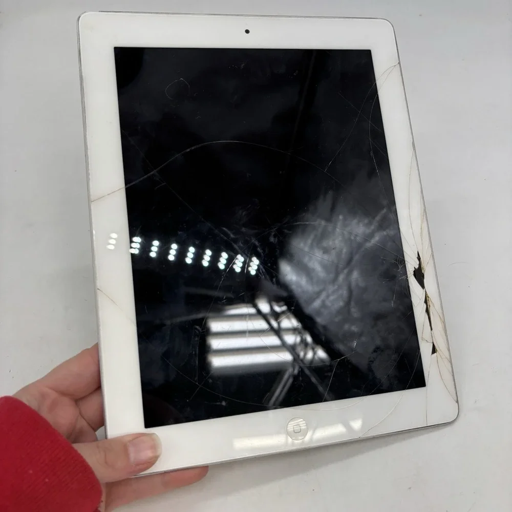 Apple iPad 2 A1395 16GB Wi-Fi Tablet Cracked Screen Broken For Parts & Repair